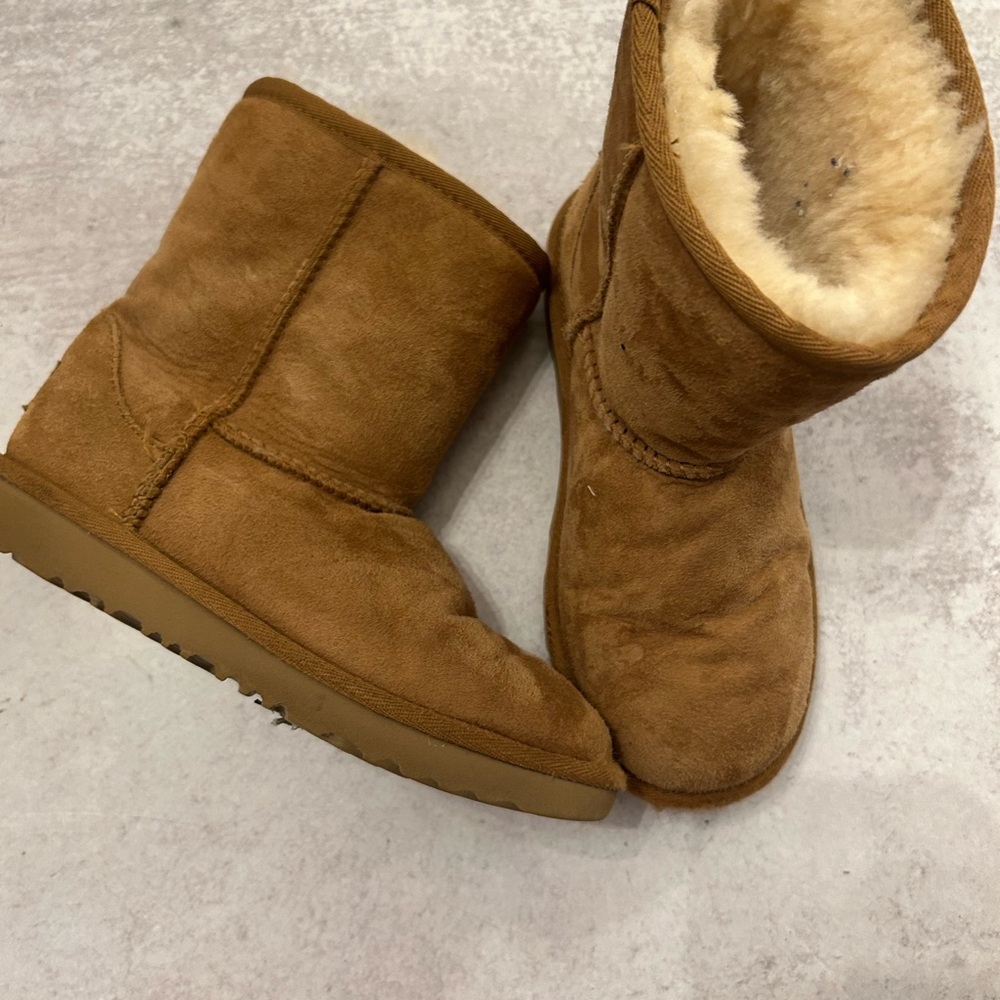 UGG Classic Short Chestnut Boots
